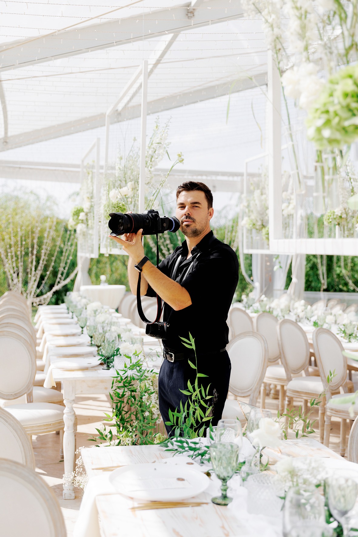 Țuțu Ionatan photographing a wedding, full portrait