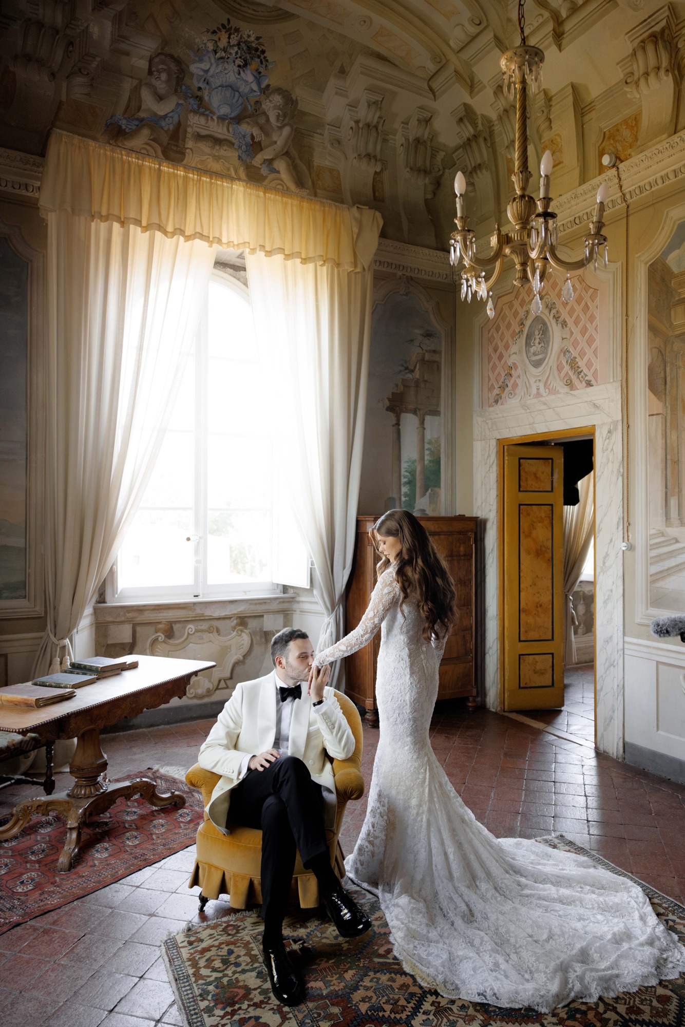 A wedding portrait in Tuscany, shown in its entirety